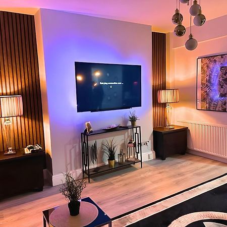 *Luxury 9Ine Lush Jacuzzi Apartment & Balcony* Birmingham Exterior photo