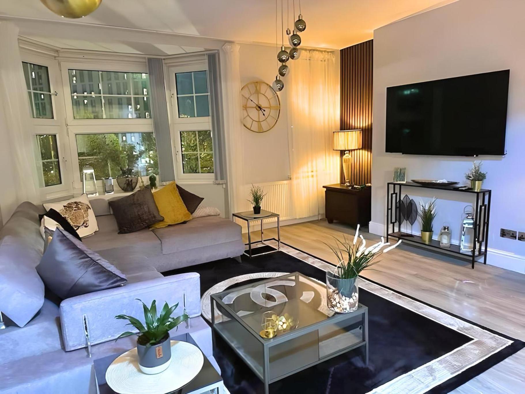 *Luxury 9Ine Lush Jacuzzi Apartment & Balcony* Birmingham Exterior photo