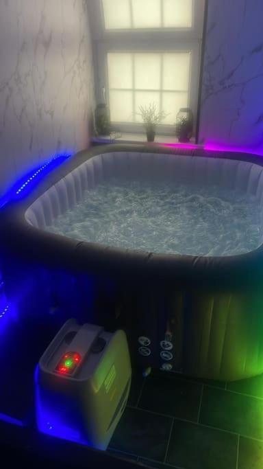 *Luxury 9Ine Lush Jacuzzi Apartment & Balcony* Birmingham Exterior photo