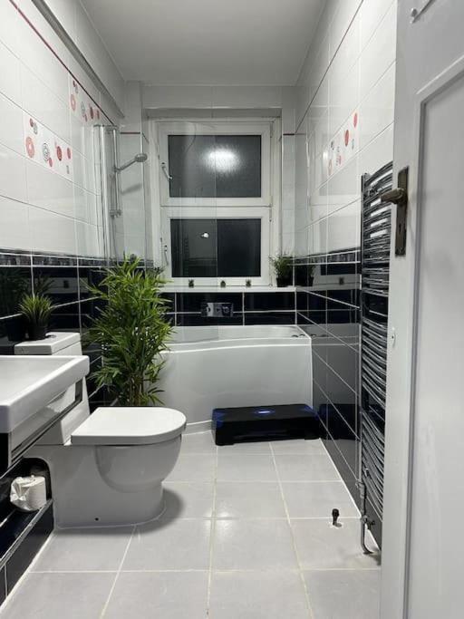 *Luxury 9Ine Lush Jacuzzi Apartment & Balcony* Birmingham Exterior photo